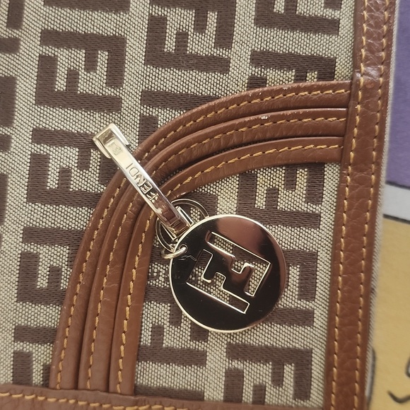 ✅️100% Authentic Fendi Wallet - Picture 7 of 8